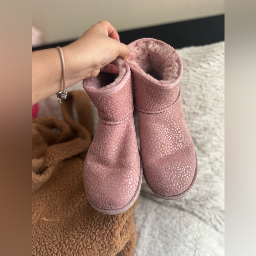 Ugg Mini - image 1